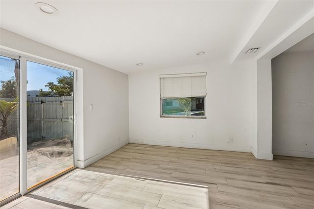 1524 CONNECTICUT AVENUE NE, St Petersburg, FL 33703