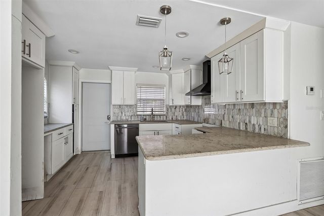 1524 CONNECTICUT AVENUE NE, St Petersburg, FL 33703