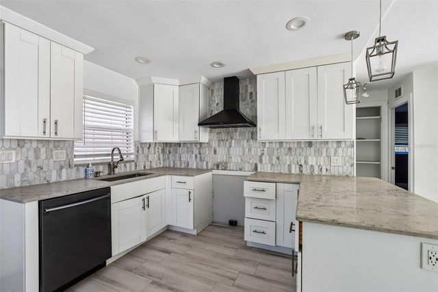 1524 CONNECTICUT AVENUE NE, St Petersburg, FL 33703