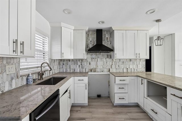 1524 CONNECTICUT AVENUE NE, St Petersburg, FL 33703