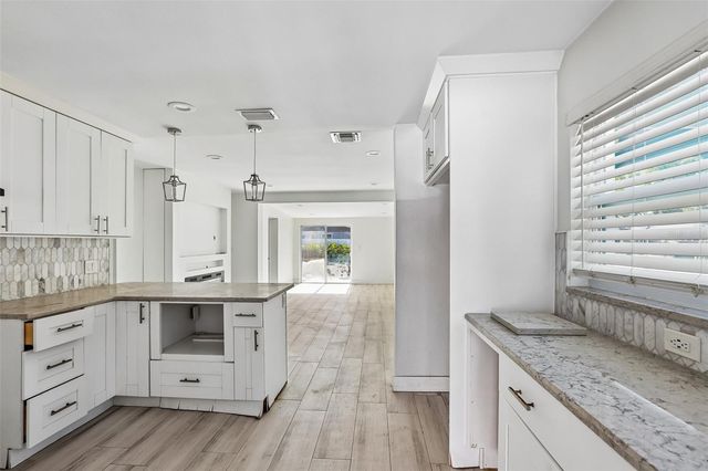 1524 CONNECTICUT AVENUE NE, St Petersburg, FL 33703