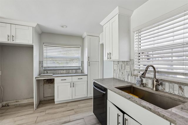 1524 CONNECTICUT AVENUE NE, St Petersburg, FL 33703