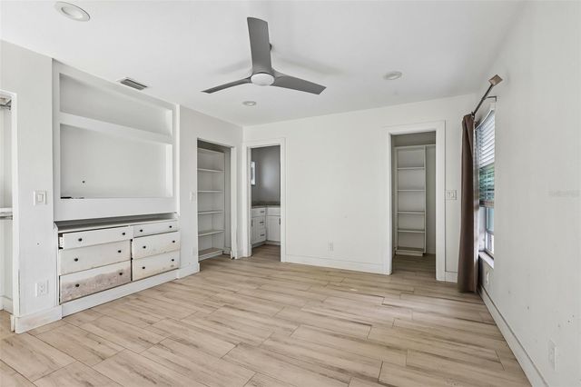 1524 CONNECTICUT AVENUE NE, St Petersburg, FL 33703