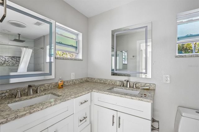 1524 CONNECTICUT AVENUE NE, St Petersburg, FL 33703