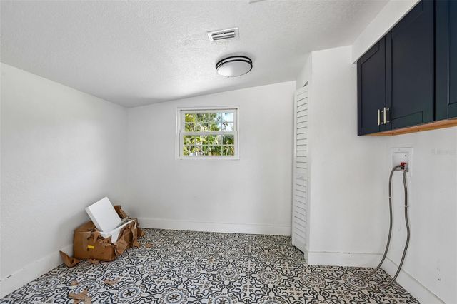 1524 CONNECTICUT AVENUE NE, St Petersburg, FL 33703