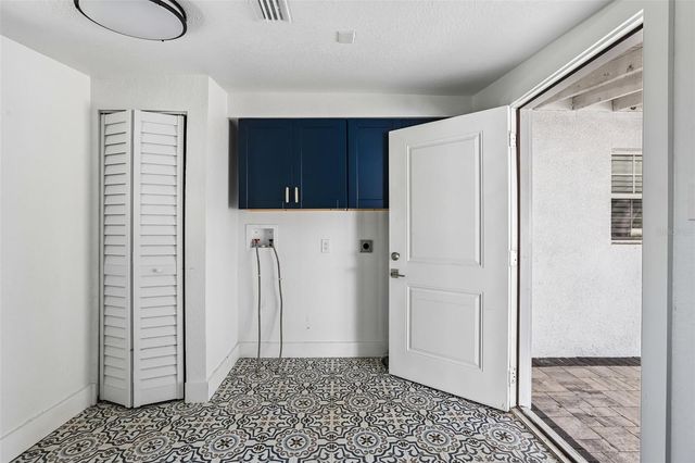 1524 CONNECTICUT AVENUE NE, St Petersburg, FL 33703