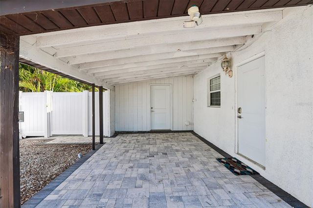 1524 CONNECTICUT AVENUE NE, St Petersburg, FL 33703