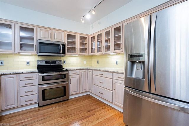 421 W Bute St Apt 203, Norfolk, VA 23510