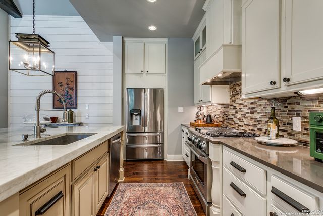 242 E ELMVIEW PL, Alamo Heights, TX 78209