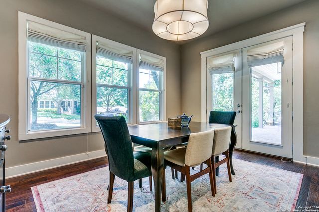 242 E ELMVIEW PL, Alamo Heights, TX 78209