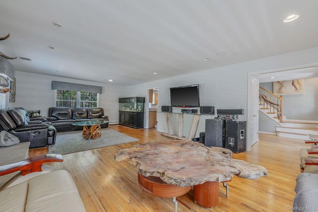 41 N Cozine Road, Manorville, NY 11949