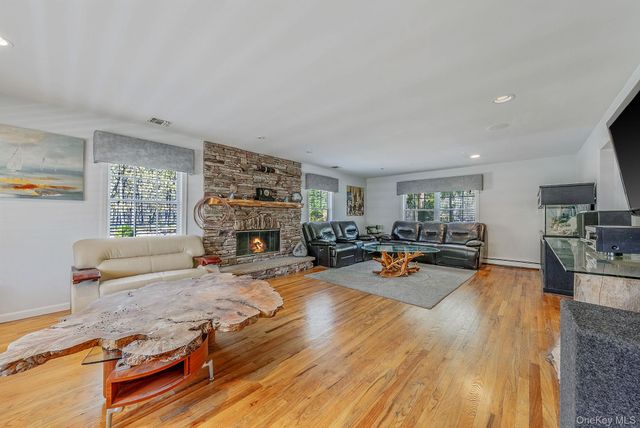 41 N Cozine Road, Manorville, NY 11949
