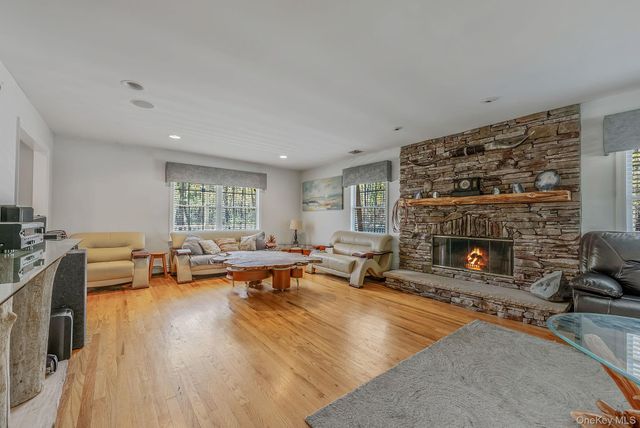 41 N Cozine Road, Manorville, NY 11949