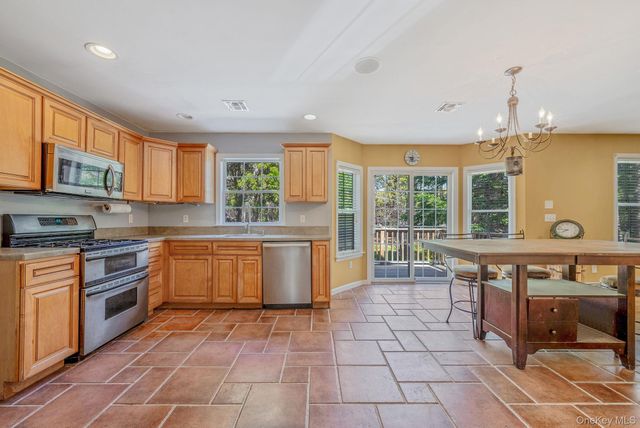 41 N Cozine Road, Manorville, NY 11949