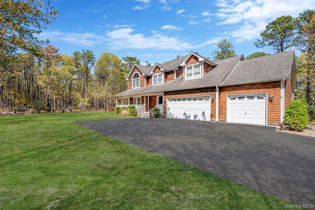 41 N Cozine Road, Manorville, NY 11949