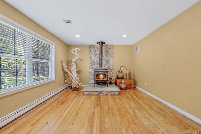 41 N Cozine Road, Manorville, NY 11949