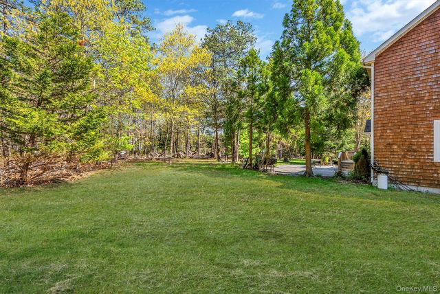 41 N Cozine Road, Manorville, NY 11949
