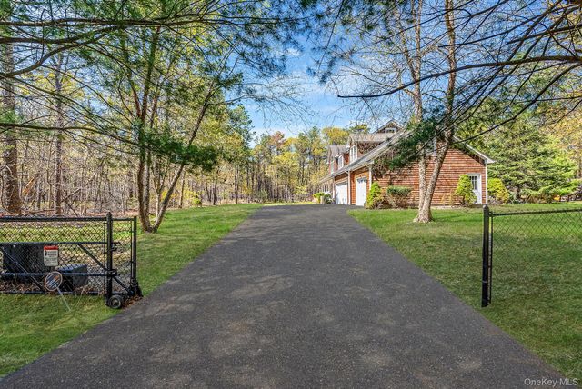 41 N Cozine Road, Manorville, NY 11949