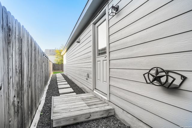 7231 Lavaca Bluff, San Antonio, TX 78218