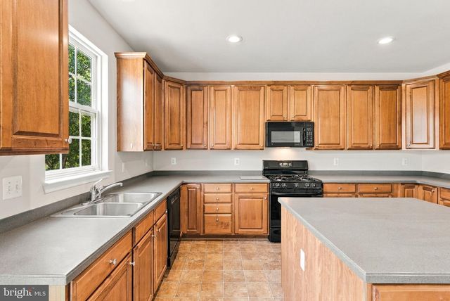 8373 TENBROOK DR, Gainesville, VA 20156