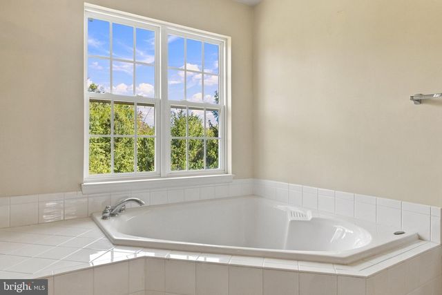 8373 TENBROOK DR, Gainesville, VA 20156