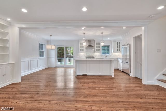 48 Oak Dr, Roseland Boro, NJ 07068