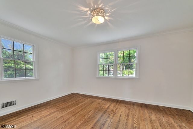 48 Oak Dr, Roseland Boro, NJ 07068