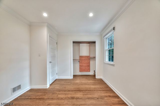 48 Oak Dr, Roseland Boro, NJ 07068