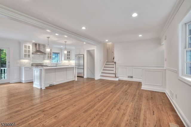 48 Oak Dr, Roseland Boro, NJ 07068