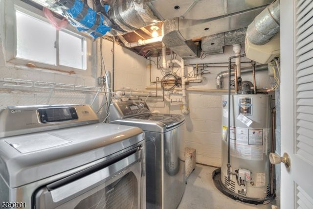 48 Oak Dr, Roseland Boro, NJ 07068