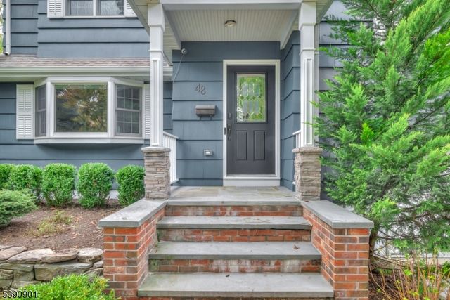 48 Oak Dr, Roseland Boro, NJ 07068