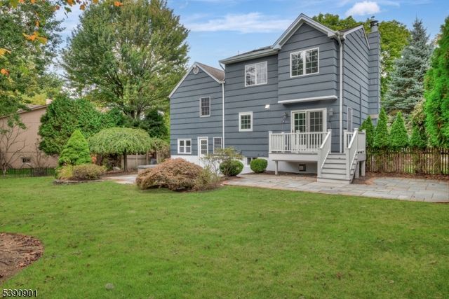 48 Oak Dr, Roseland Boro, NJ 07068