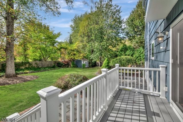 48 Oak Dr, Roseland Boro, NJ 07068