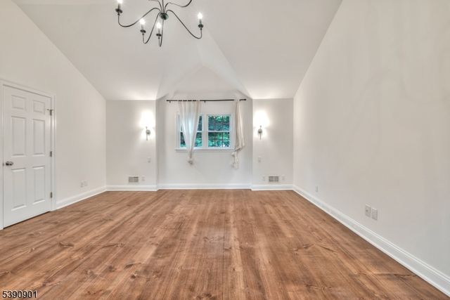 48 Oak Dr, Roseland Boro, NJ 07068