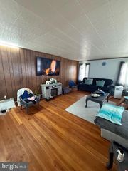 121 CHAMBERLAINE AVE, Pottsville, PA 17901