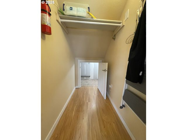 1584 Nw AVERY St, Roseburg, OR 97471