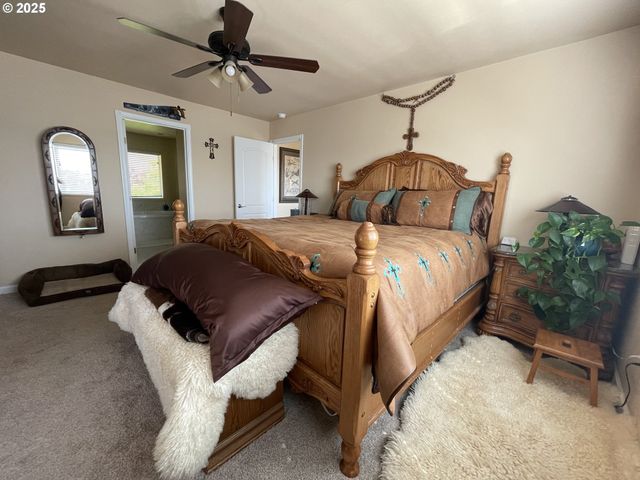 1584 Nw AVERY St, Roseburg, OR 97471