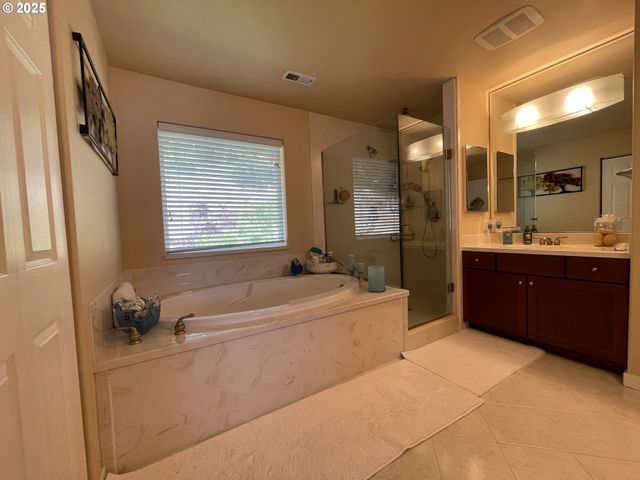 1584 Nw AVERY St, Roseburg, OR 97471