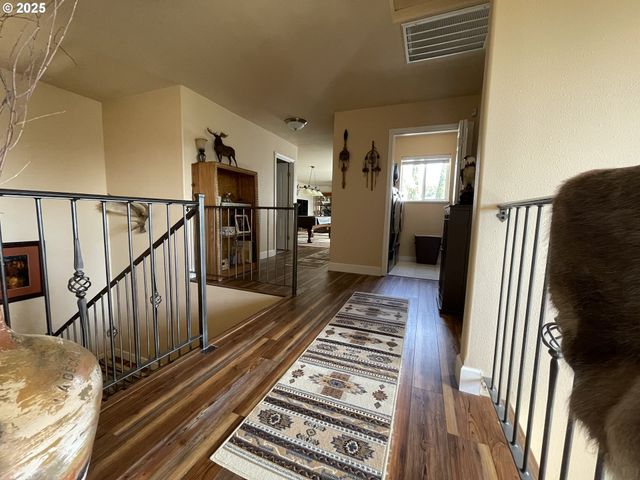 1584 Nw AVERY St, Roseburg, OR 97471