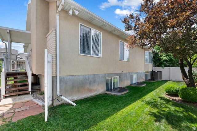 239 E COTTAGE WOOD LN, Murray, UT 84107