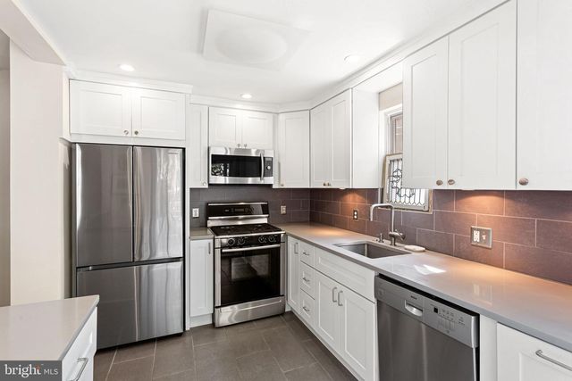 2456 MEREDITH ST, Philadelphia, PA 19130