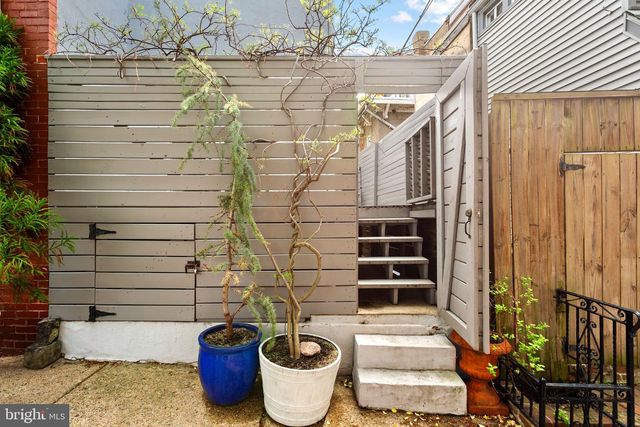 2456 MEREDITH ST, Philadelphia, PA 19130