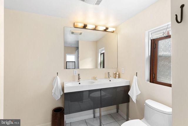 2456 MEREDITH ST, Philadelphia, PA 19130