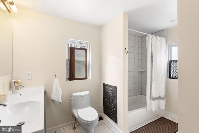 2456 MEREDITH ST, Philadelphia, PA 19130