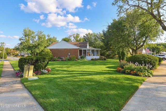 56 Bellflower Court, Toms River, NJ 08755