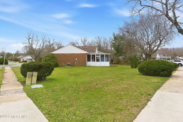 56 Bellflower Court, Toms River, NJ 08755