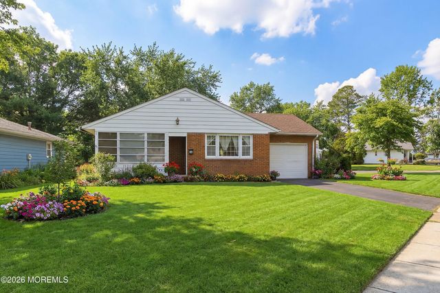 56 Bellflower Court, Toms River, NJ 08755