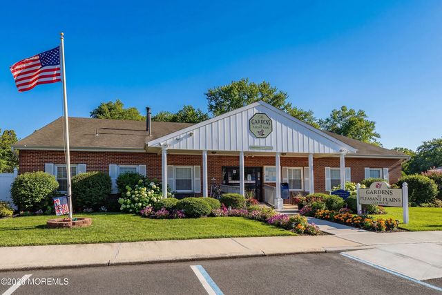 56 Bellflower Court, Toms River, NJ 08755