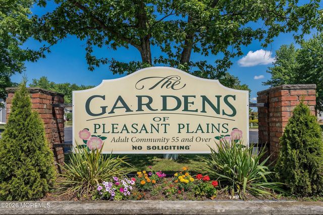 56 Bellflower Court, Toms River, NJ 08755