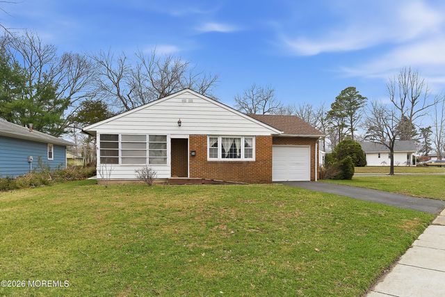 56 Bellflower Court, Toms River, NJ 08755